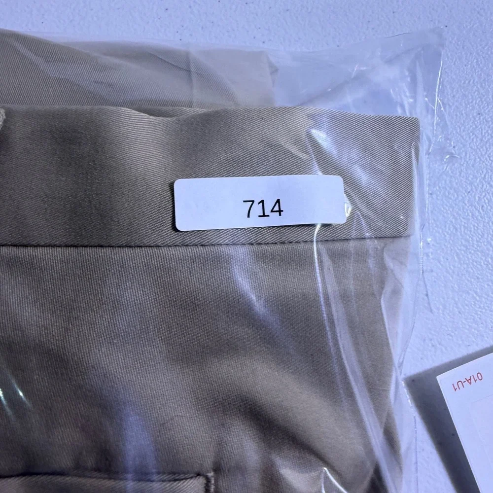 Roundtree & Yorke TravelSmart Mens 40x32 Khaki Straight Fit Flat Front Pants NEW